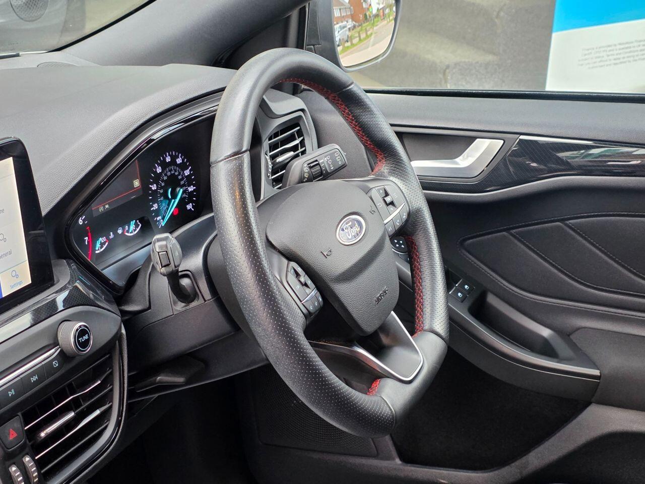 Ford Focus view 9