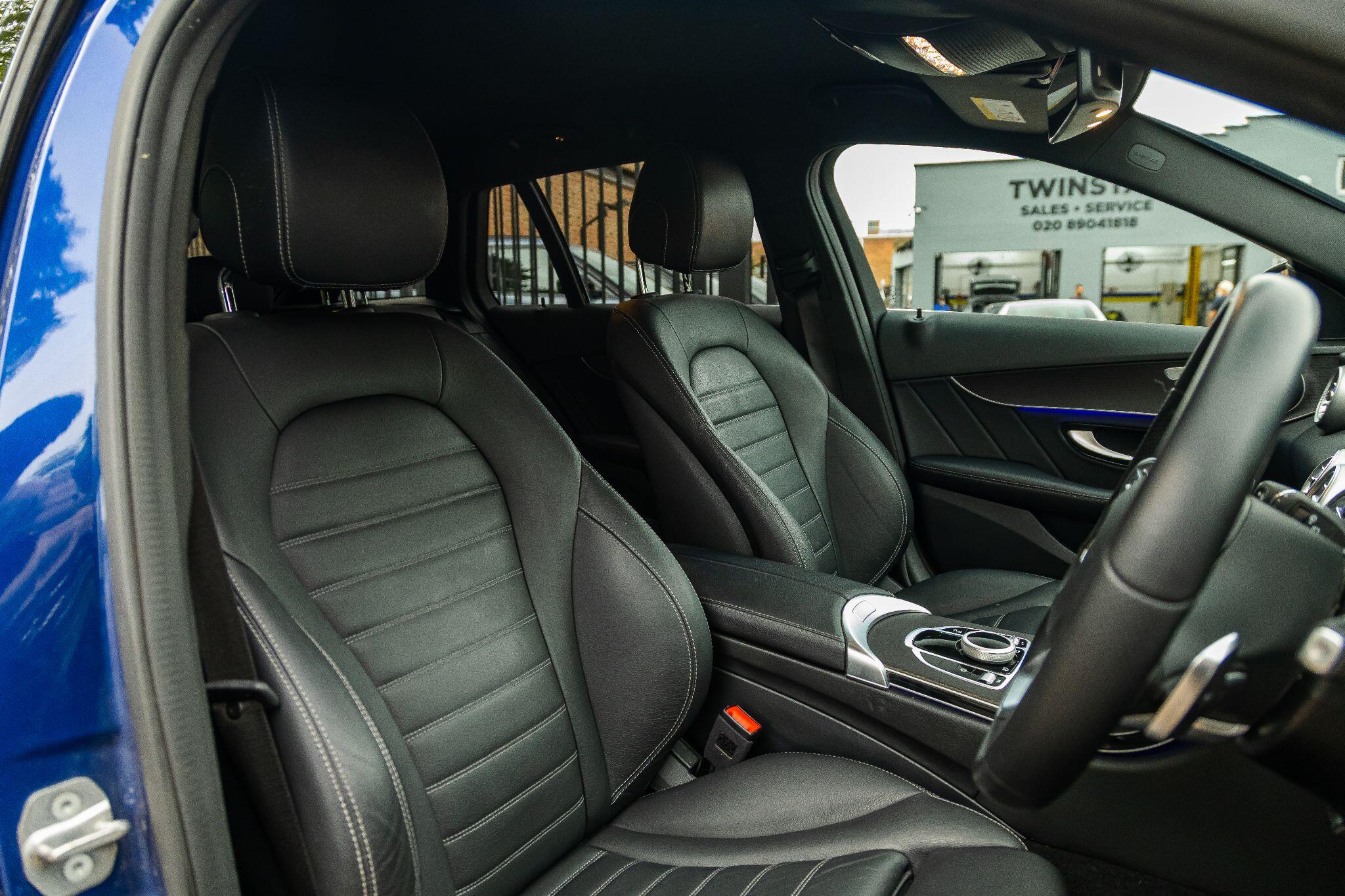Mercedes-Benz C-Class view 23