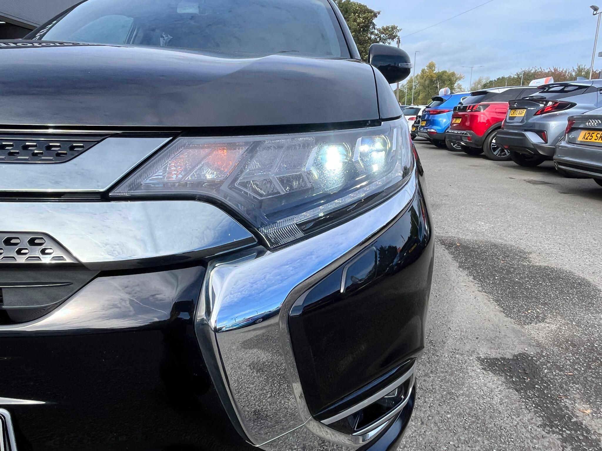 Mitsubishi Outlander view 10