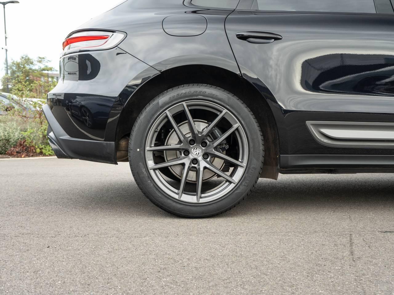 Porsche Macan view 15