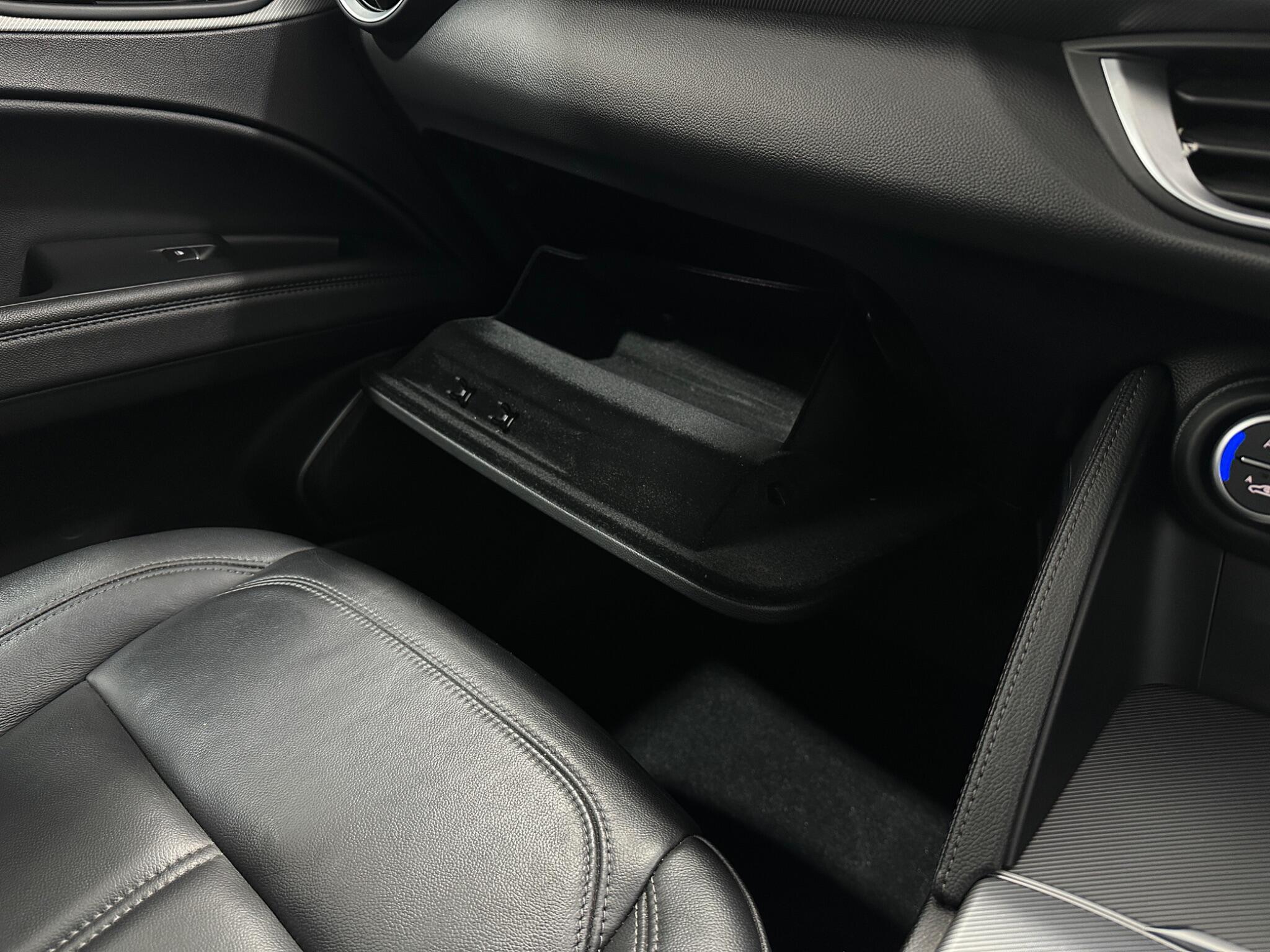 Alfa Romeo Stelvio view 27
