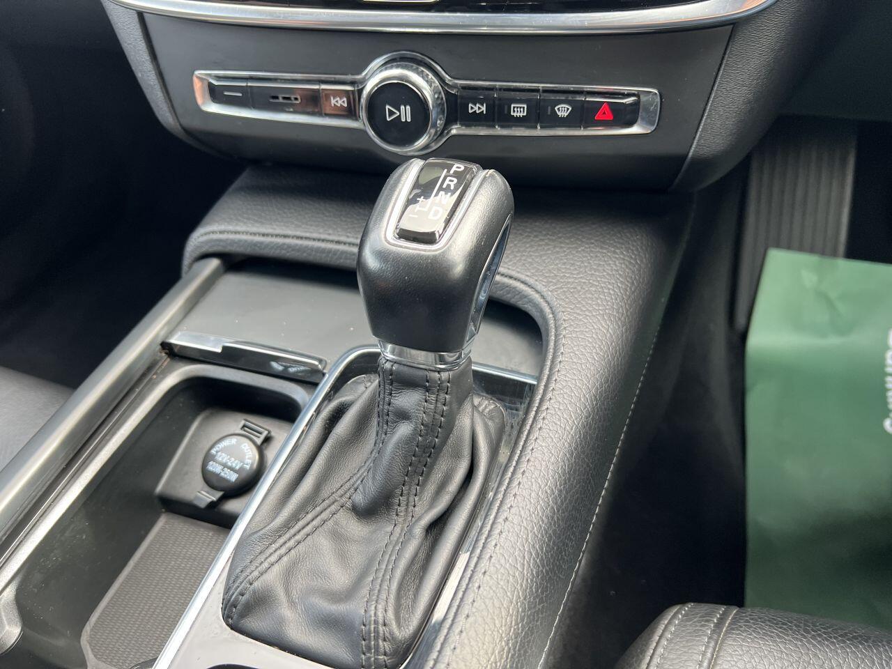 Volvo V90 Cross Country view 35