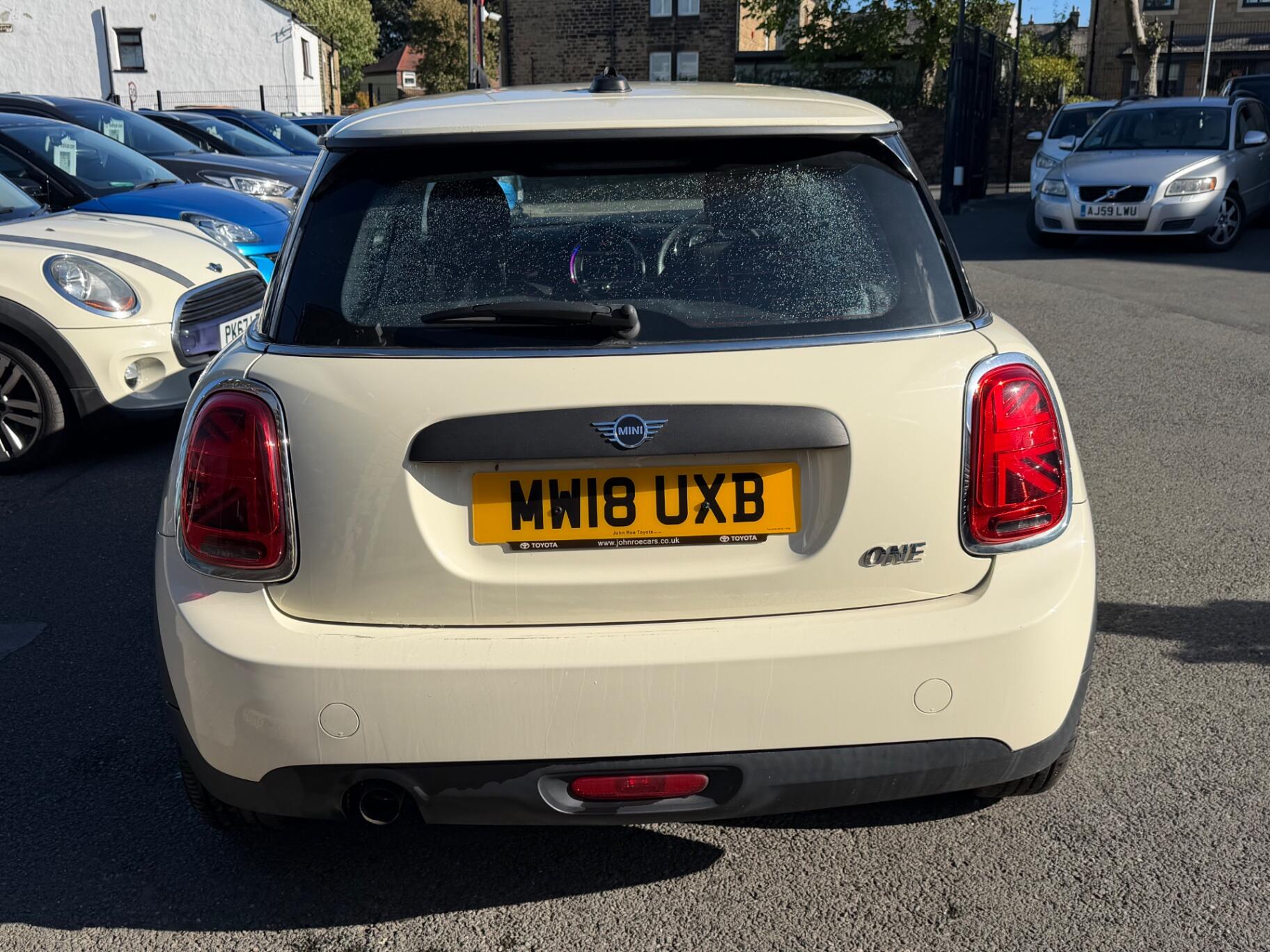 Mini Hatch view 7