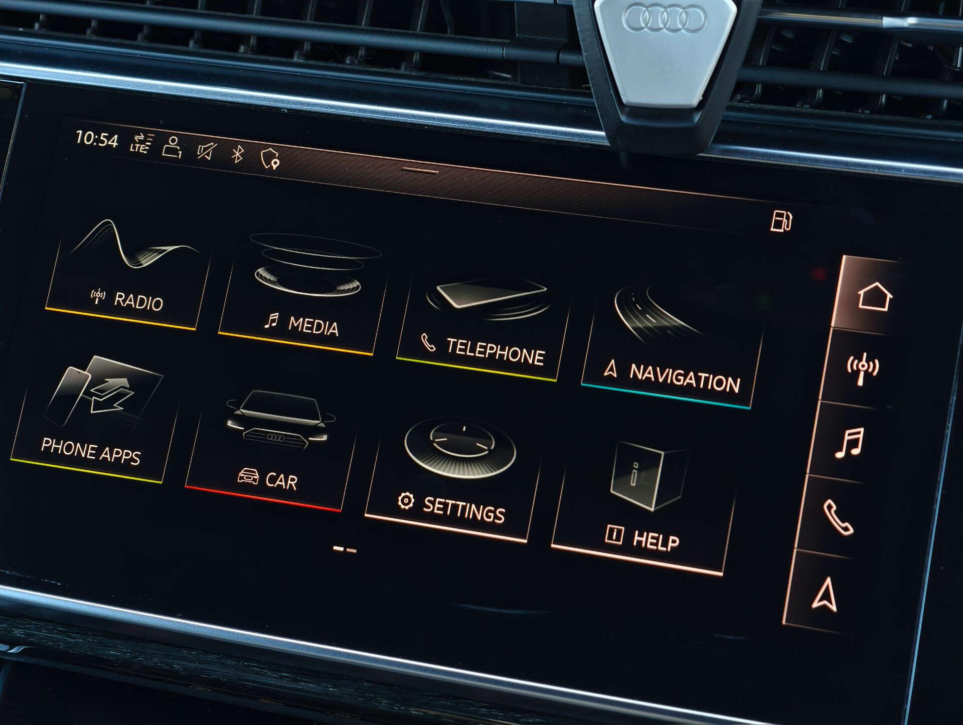 Audi Q8 view 46