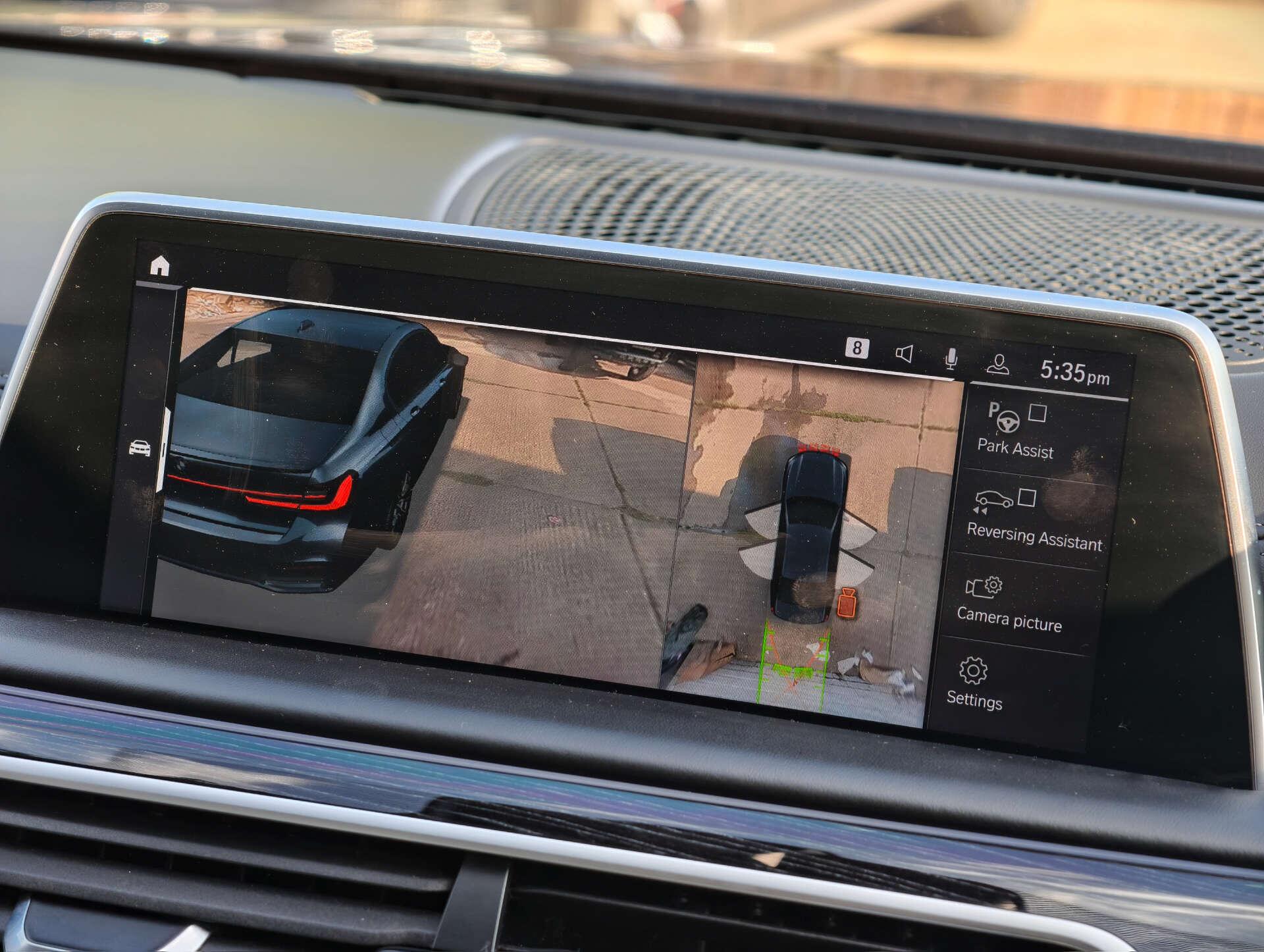 BMW 7 Series view 36