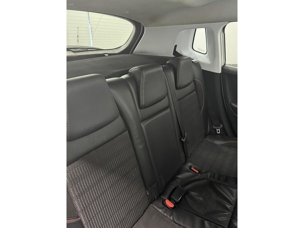 Peugeot 2008 view 13