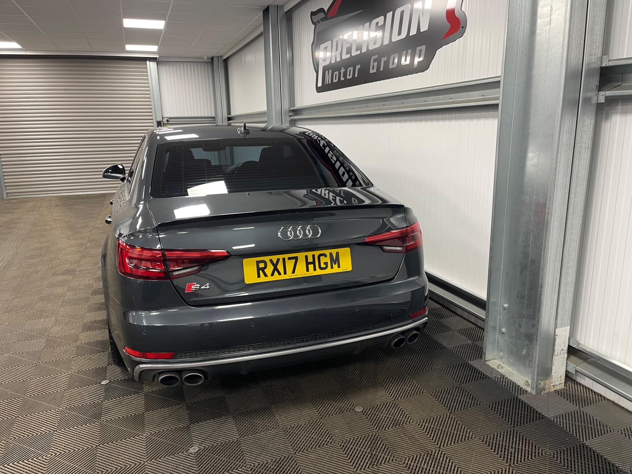 Audi S4 view 17