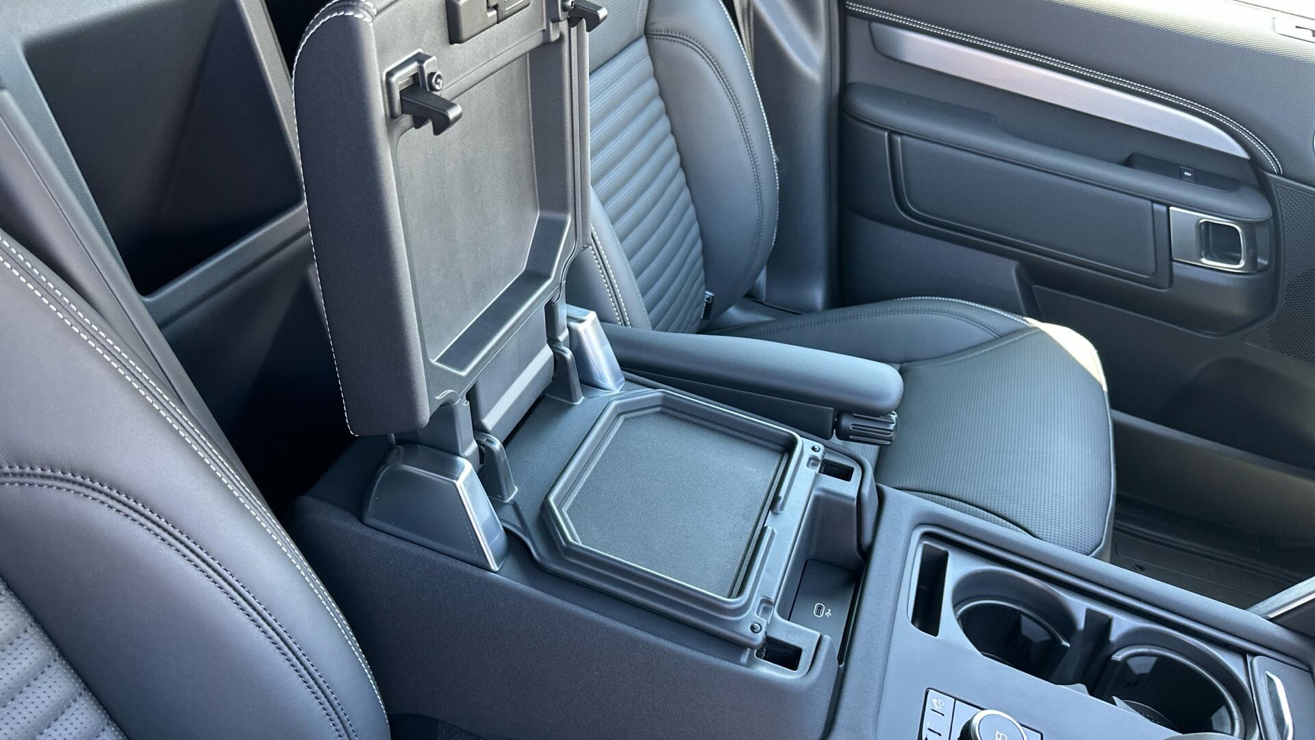 Land Rover Discovery view 39