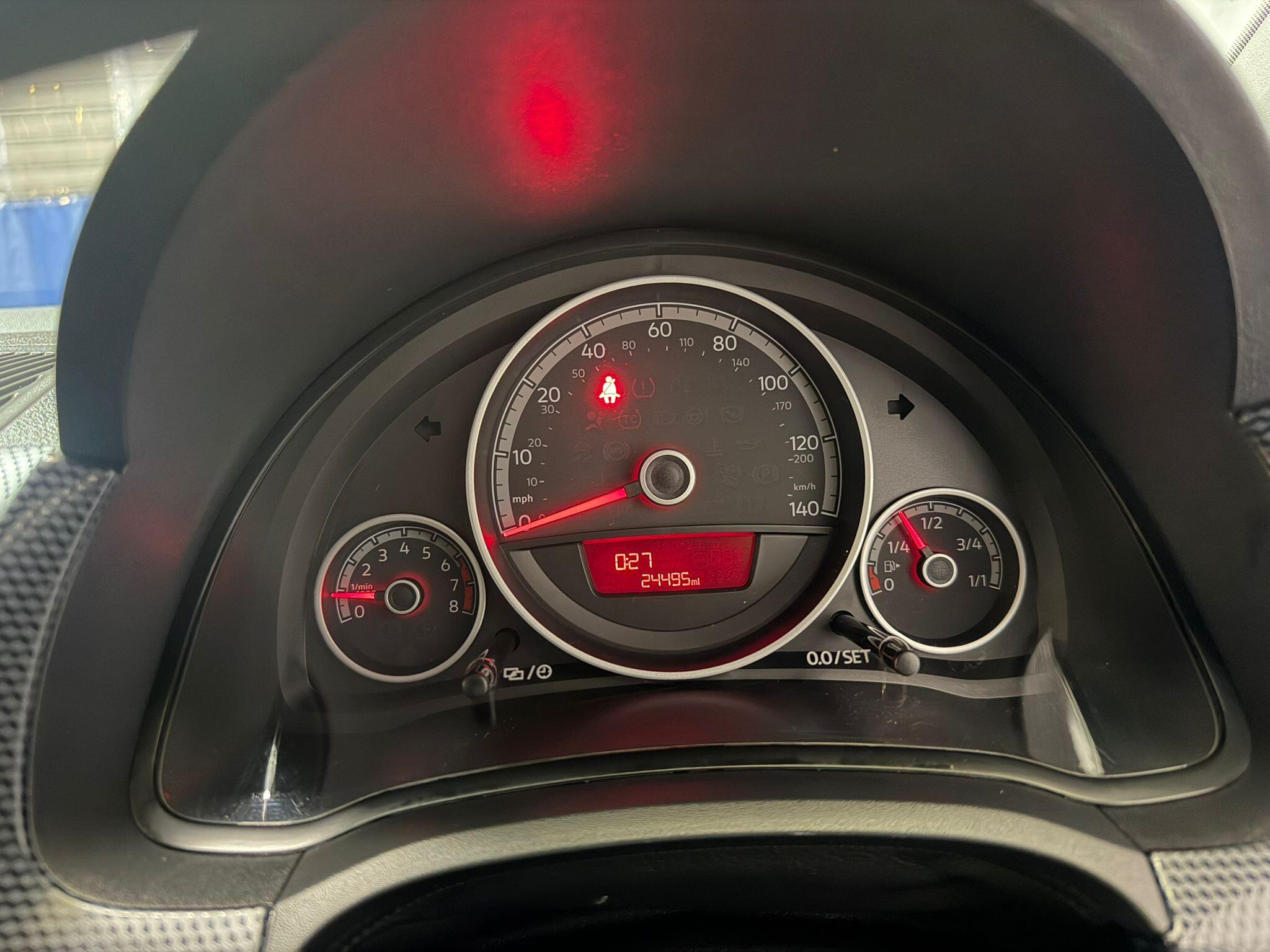 Volkswagen Up! view 16