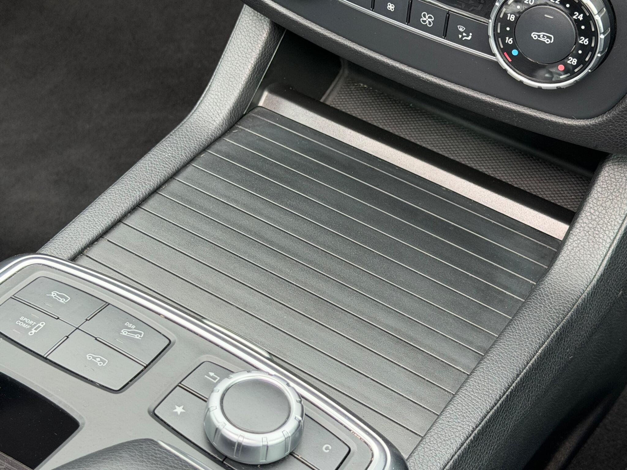 Mercedes-Benz GL view 40