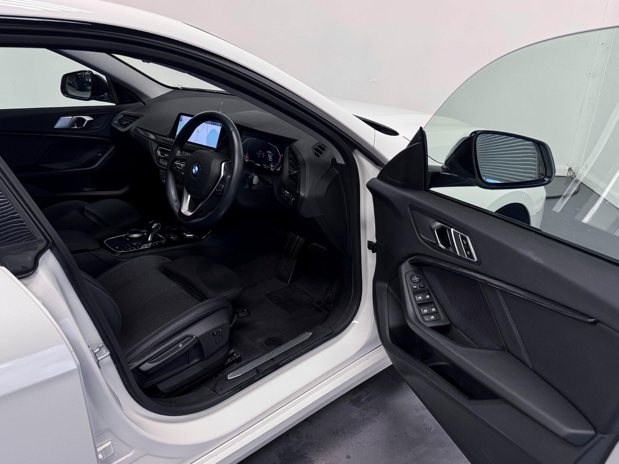 BMW 2 Series view 21