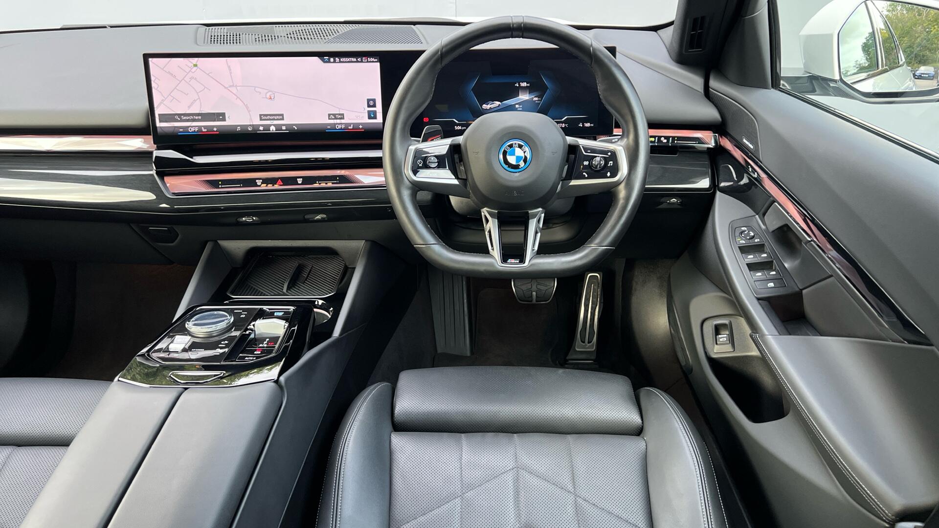 BMW i5 view 6