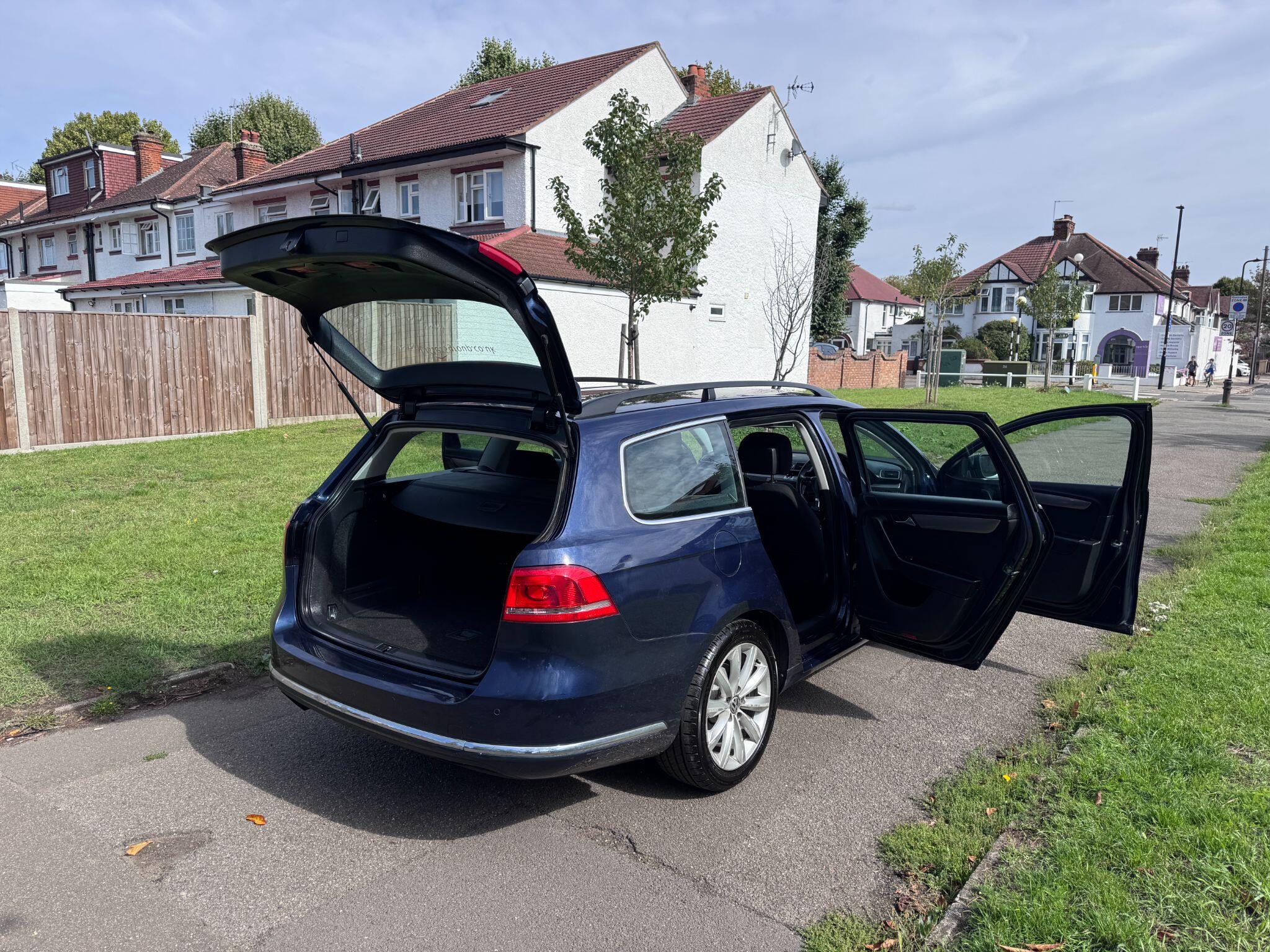 2011 Volkswagen Passat image 29