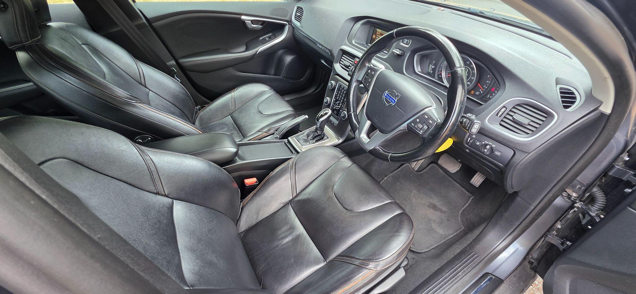Volvo V40 Cross Country view 28