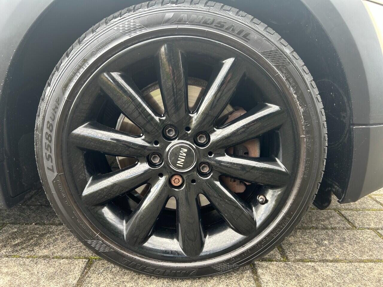 Mini Hatch view 39