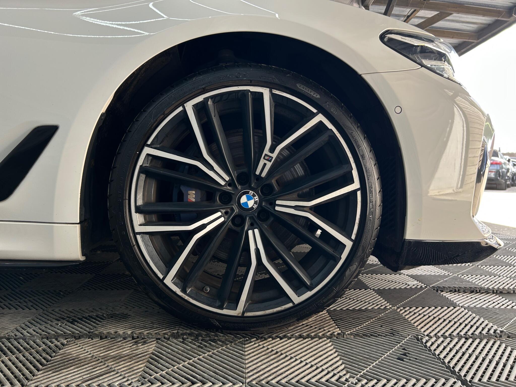 BMW 5 Series view 36