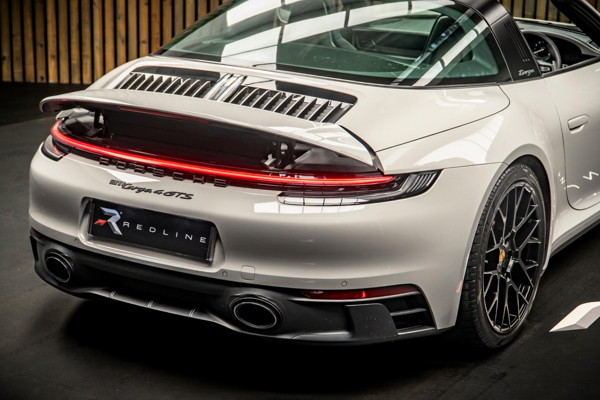 Porsche 911 view 23