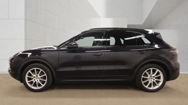 Porsche Cayenne view 10