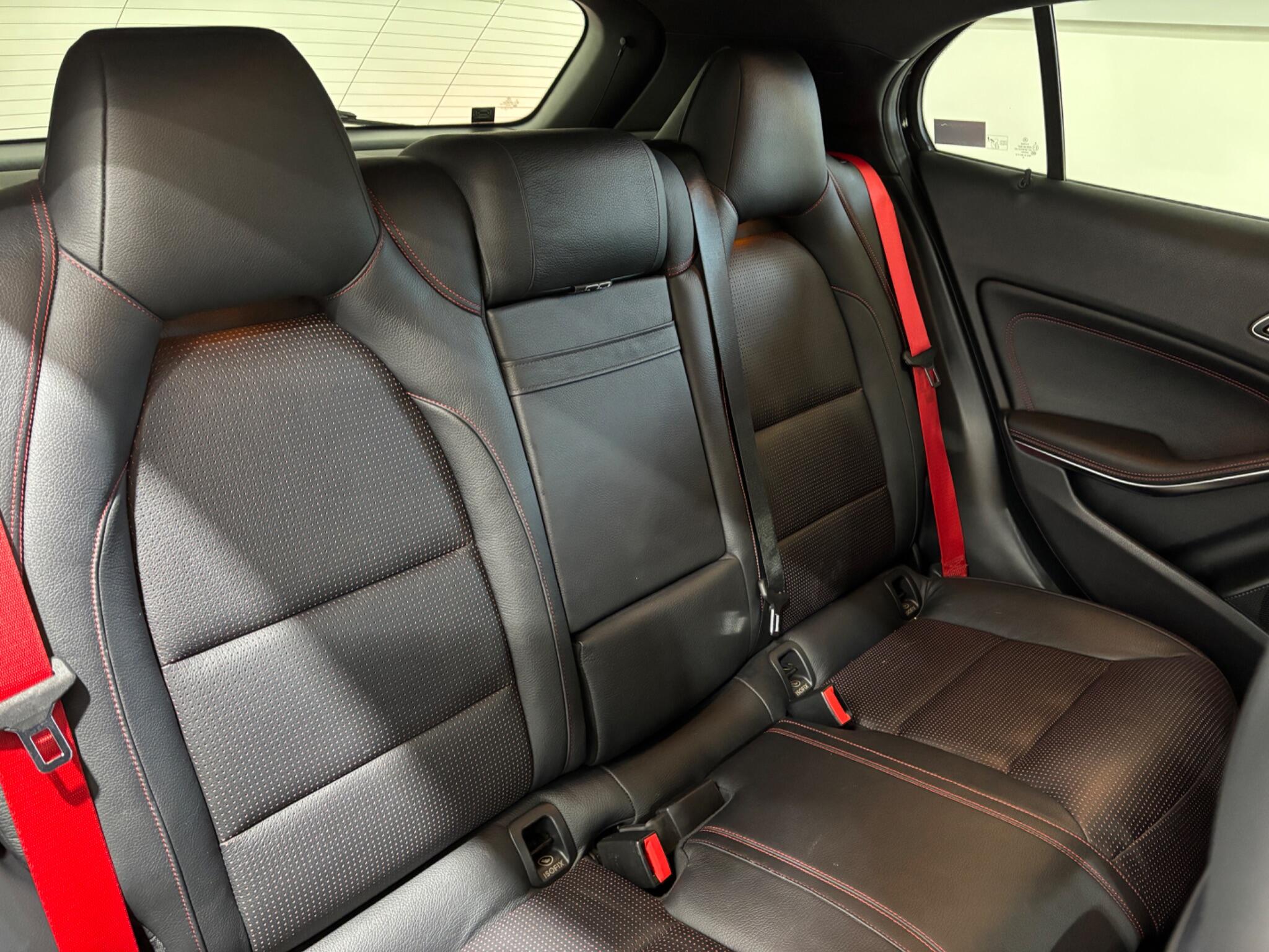 Mercedes-Benz Gla view 14
