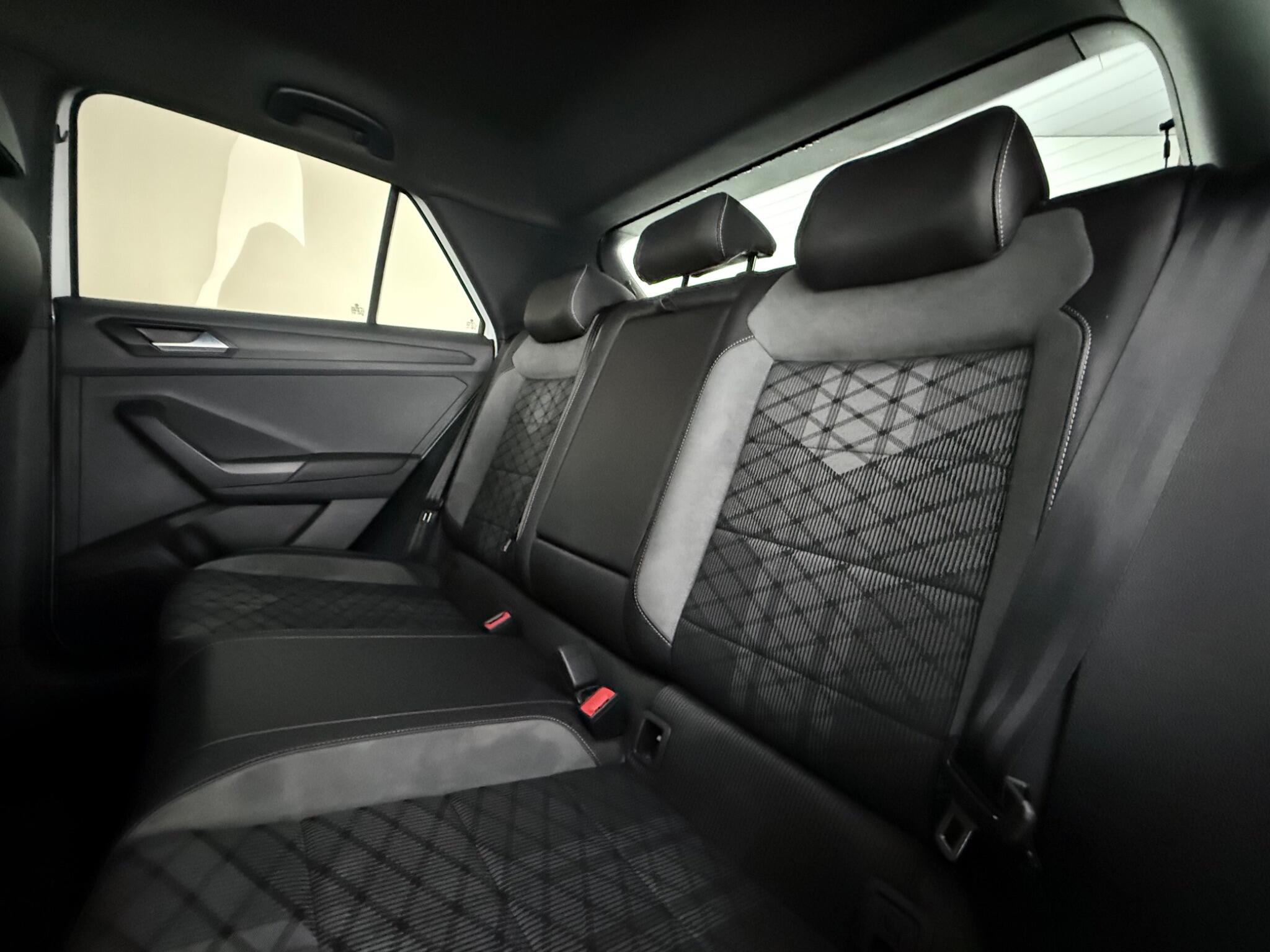 Volkswagen T-Roc view 10