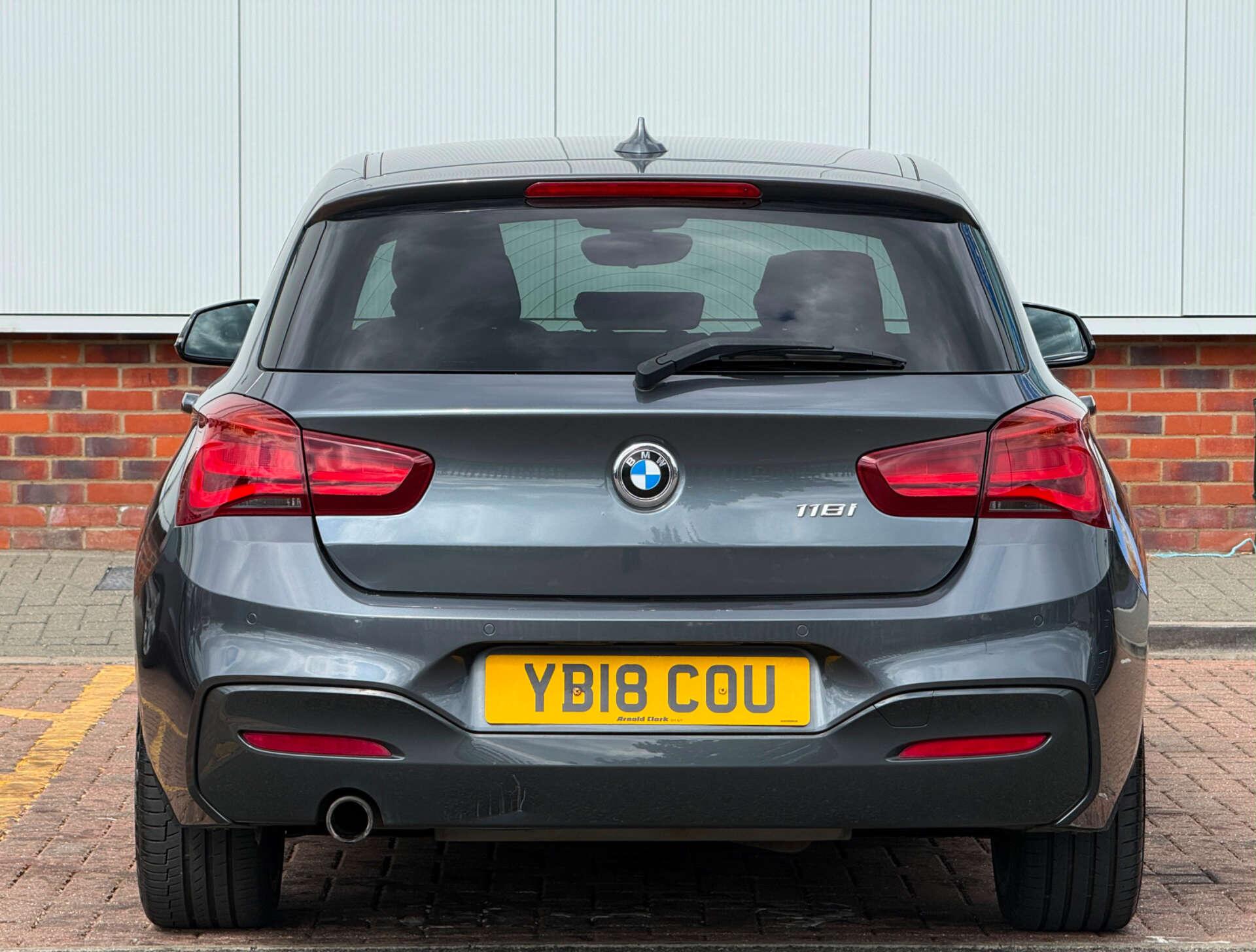BMW 1 Series view 10