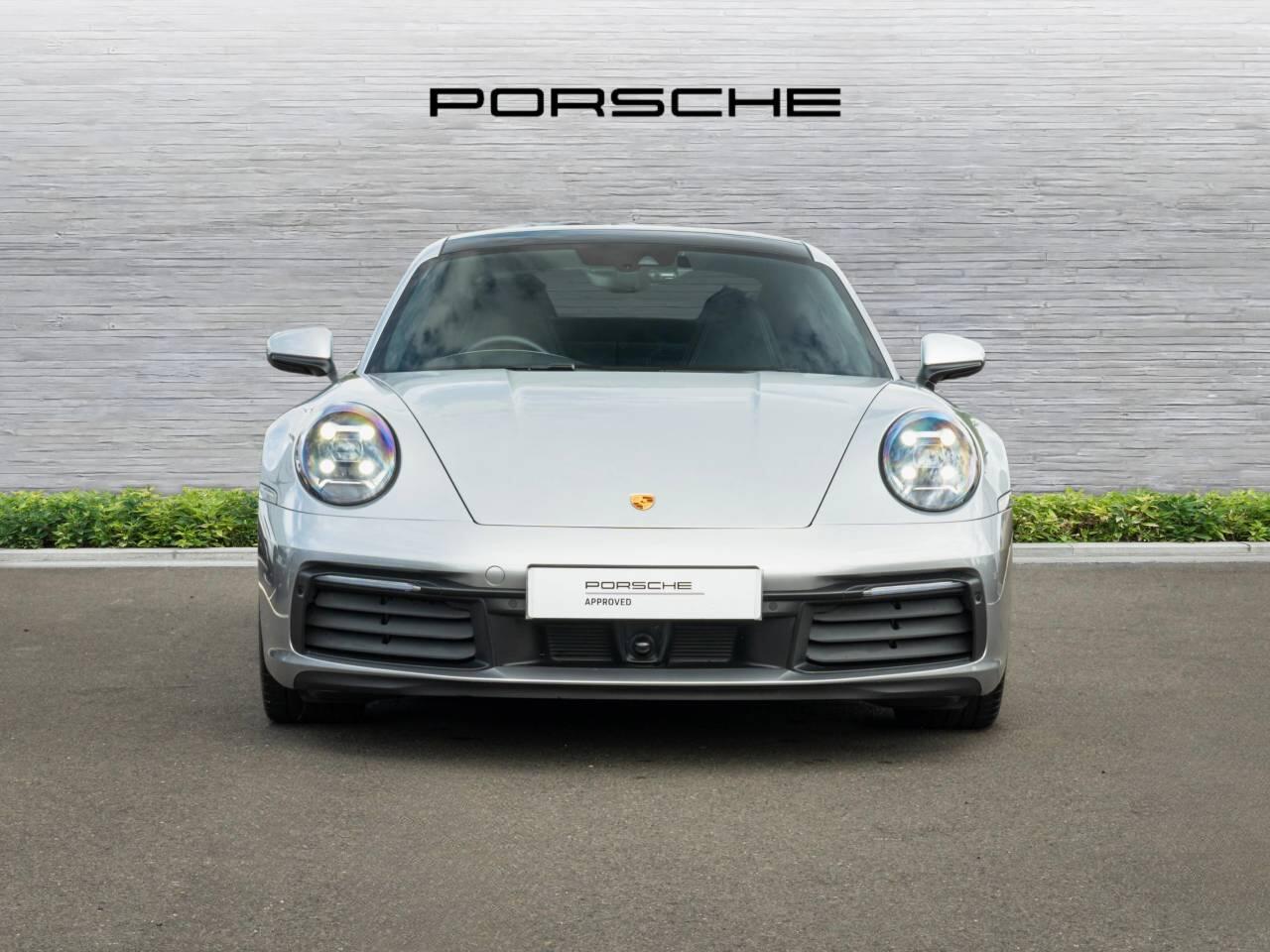 Porsche 911 view 6