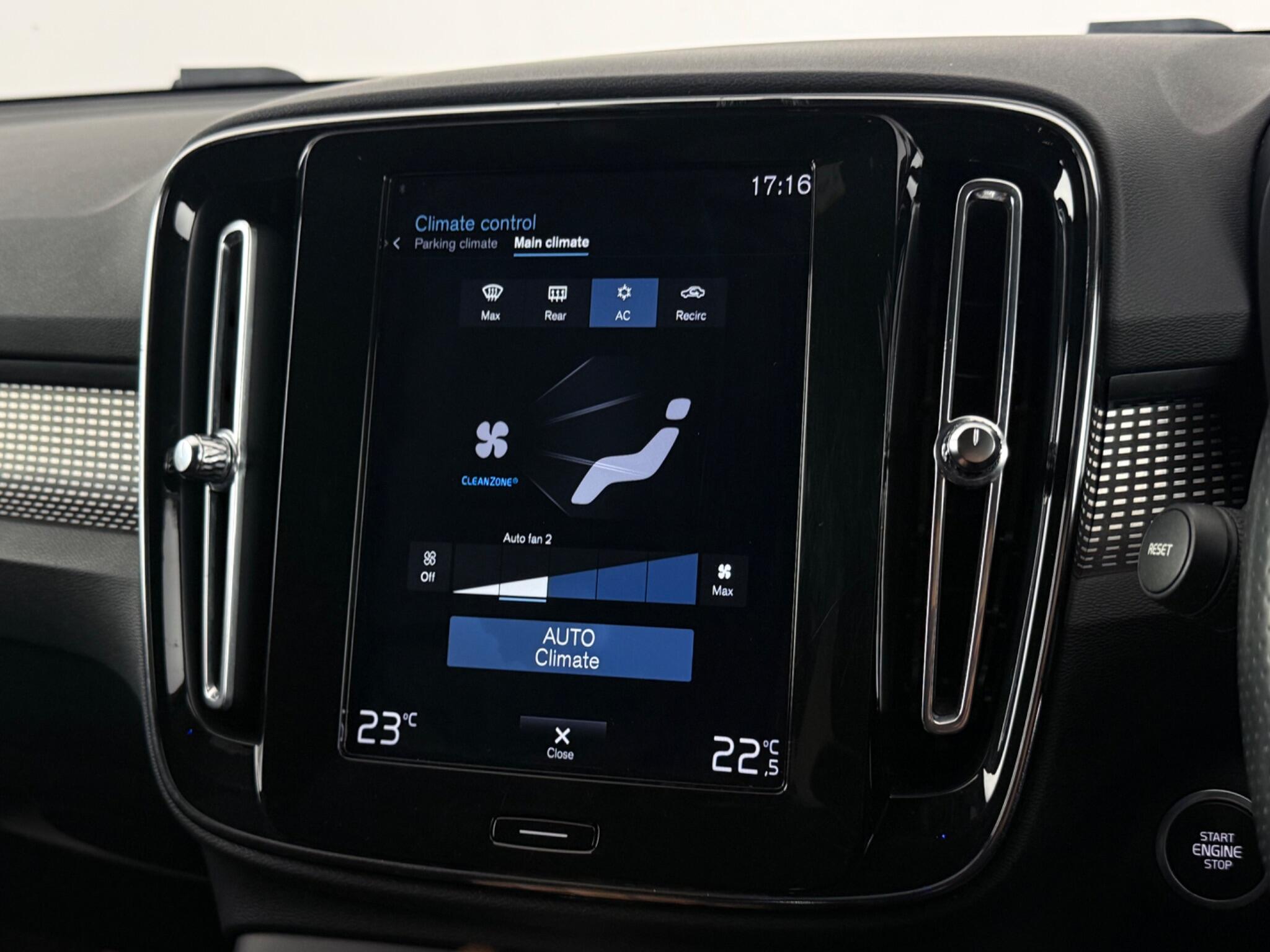 Volvo XC40 view 26