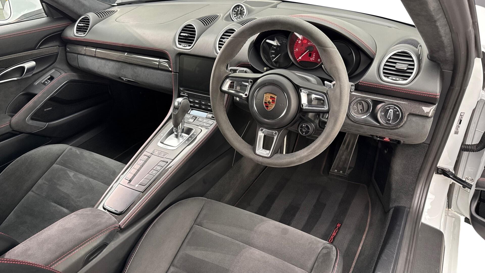 Porsche Cayman view 10