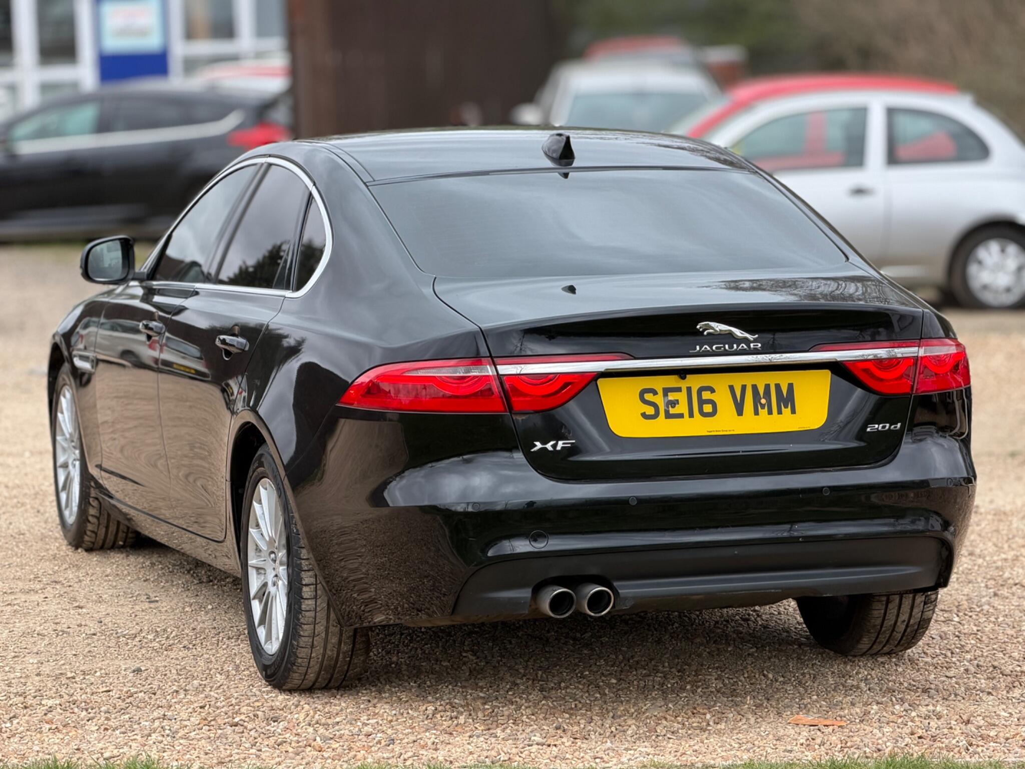 2016 Jaguar XF 2.0d Prestige Auto Euro 6 (s/s) 4dr image 10