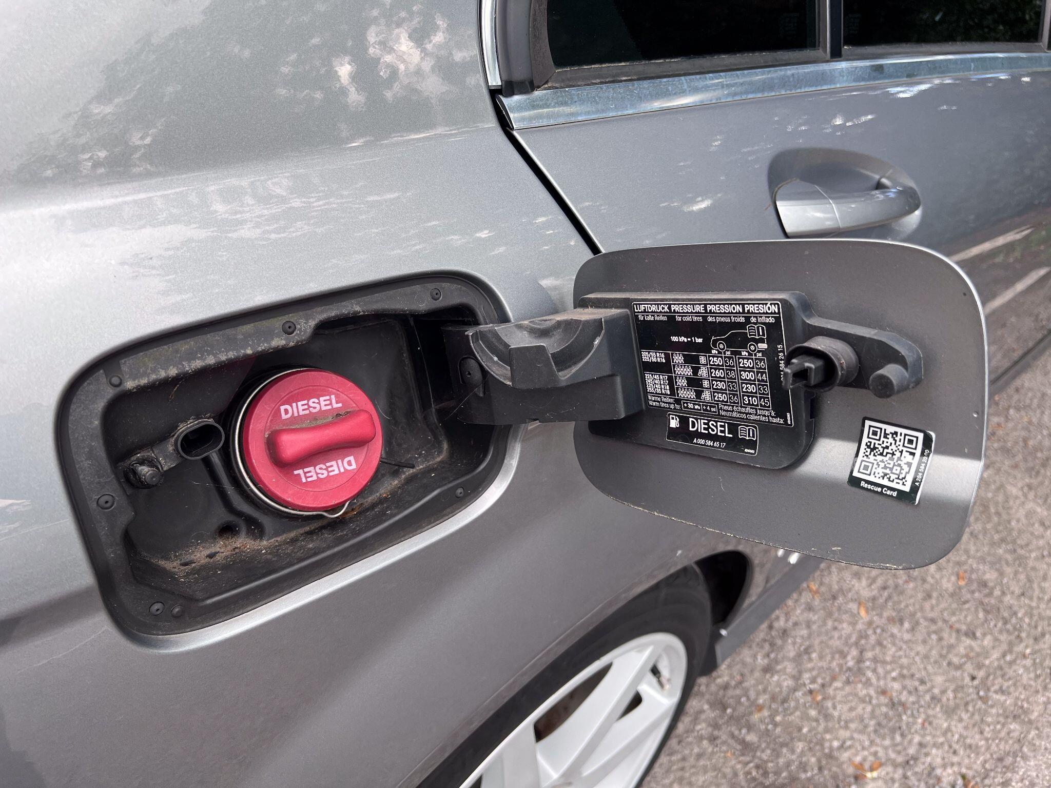 Mercedes-Benz C-Class view 19
