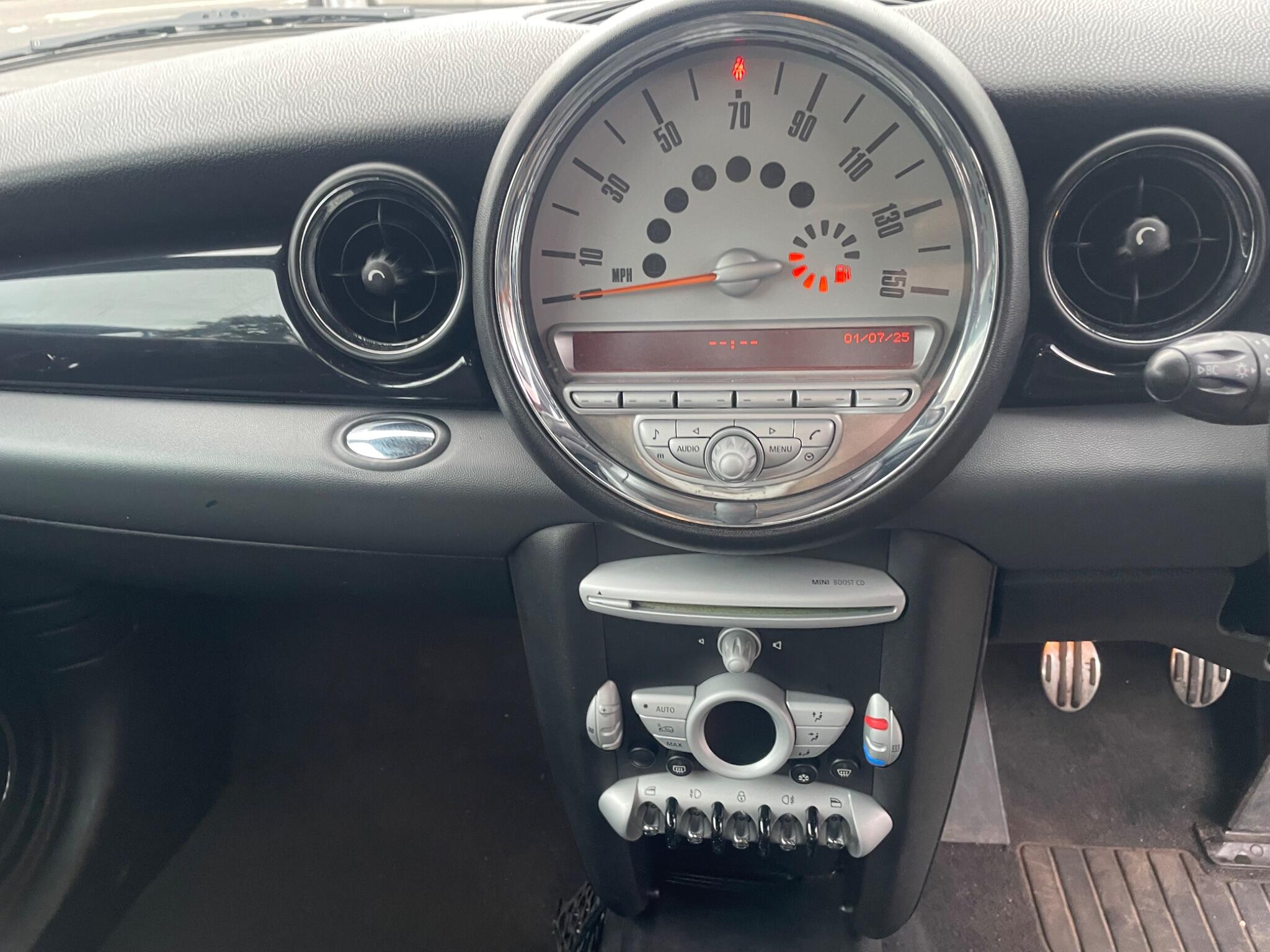 2007 MINI Hatch image 32