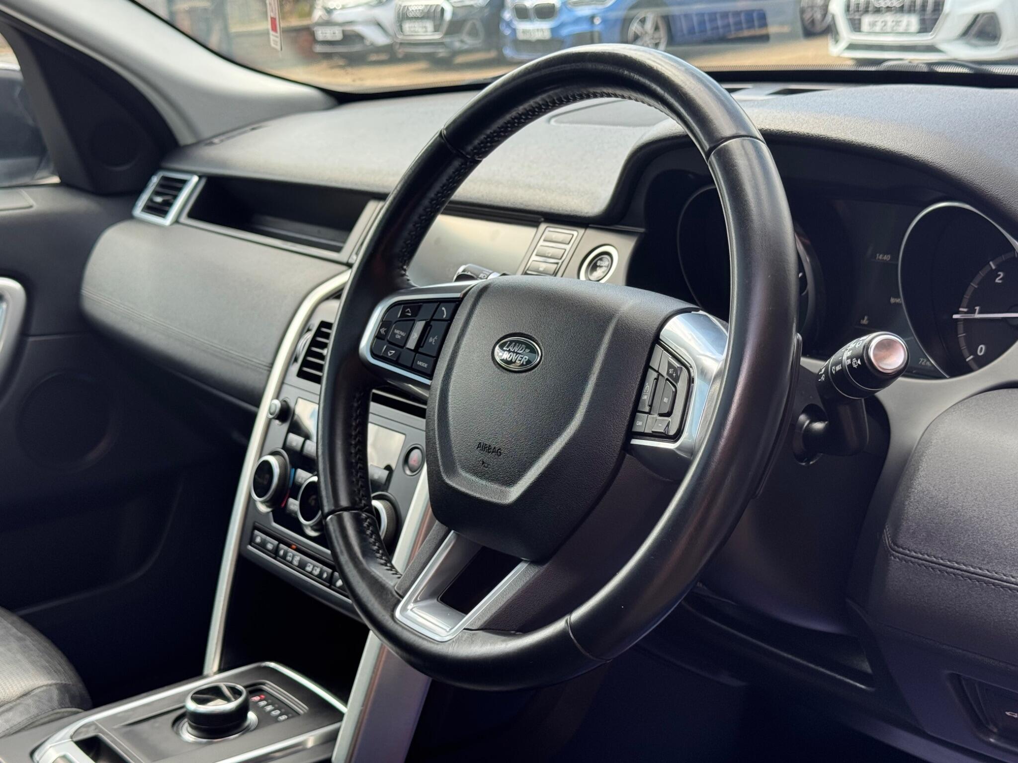 Land Rover Discovery Sport view 17