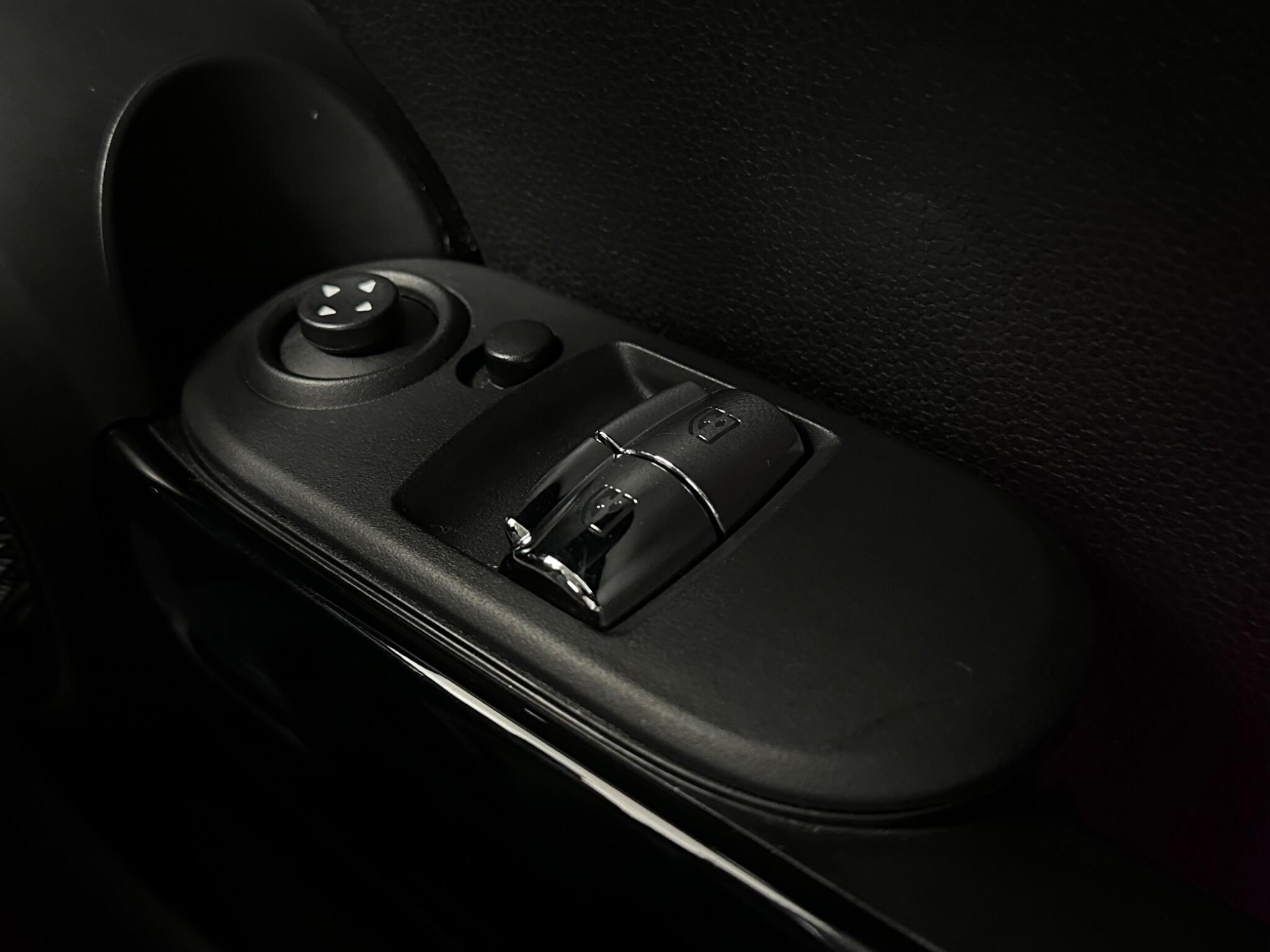 Mini Cooper view 19