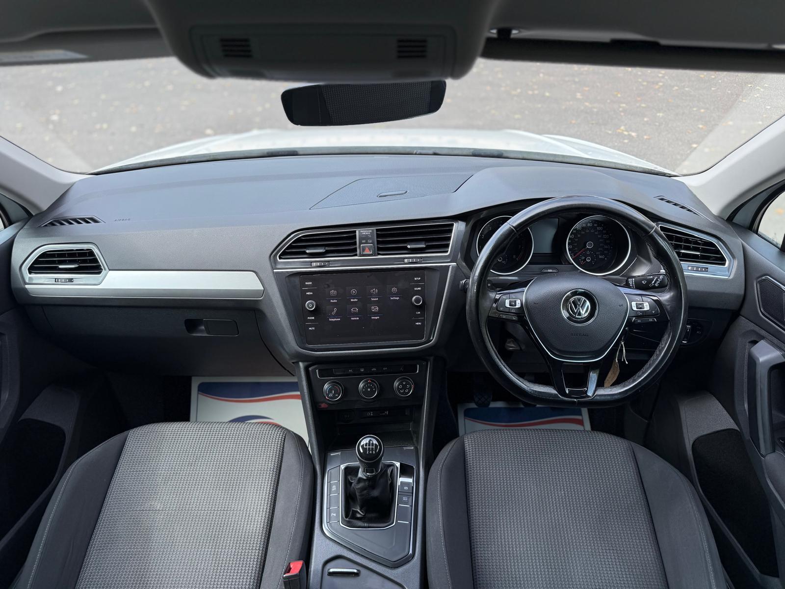 Volkswagen Tiguan view 2