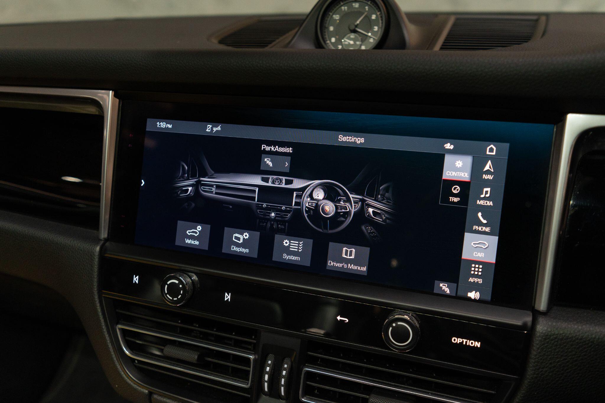 Porsche Macan view 25