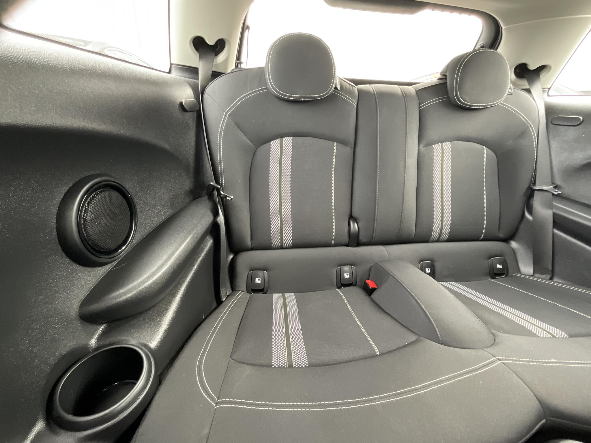 Mini Hatch view 10