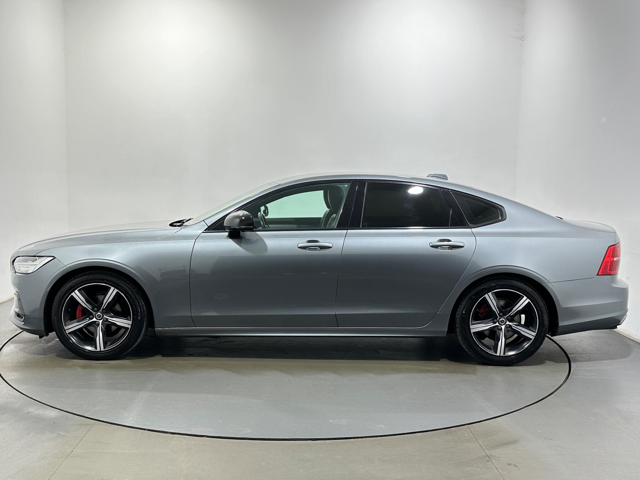 Volvo S90 view 5