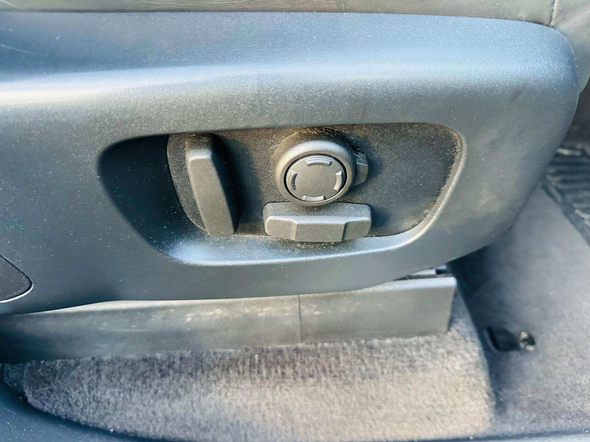Land Rover Discovery view 22