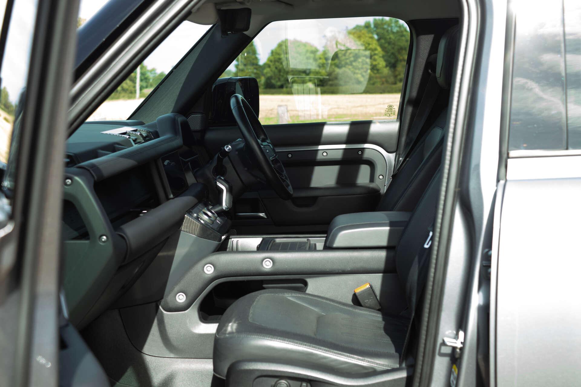 Land Rover Defender view 38