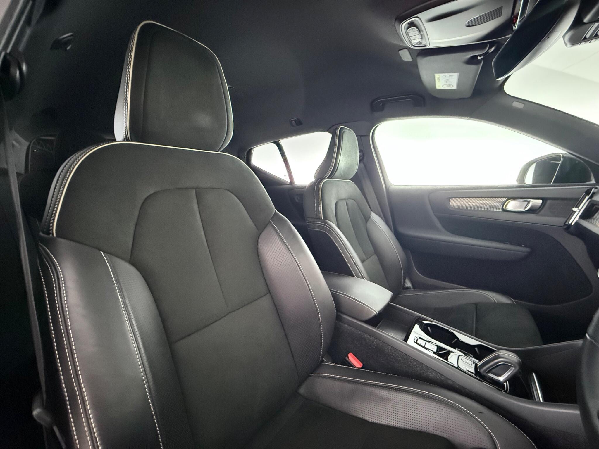 Volvo XC40 view 30