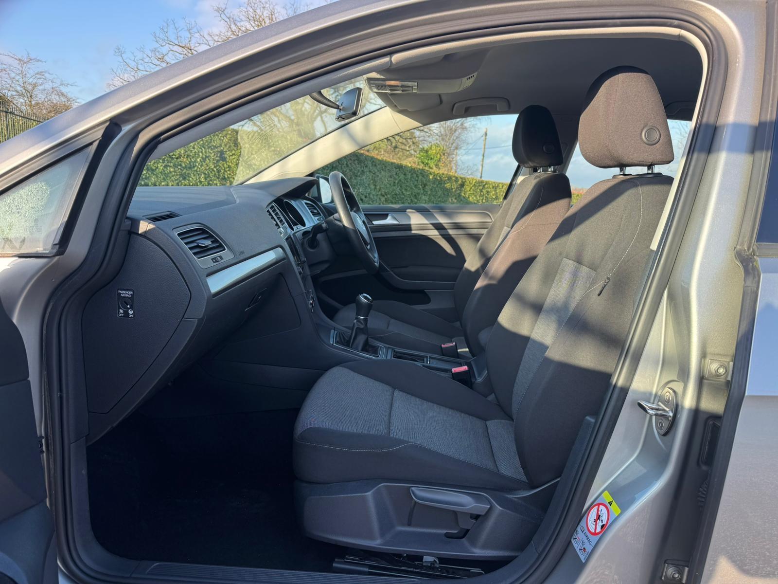 2013 Volkswagen Golf image 21