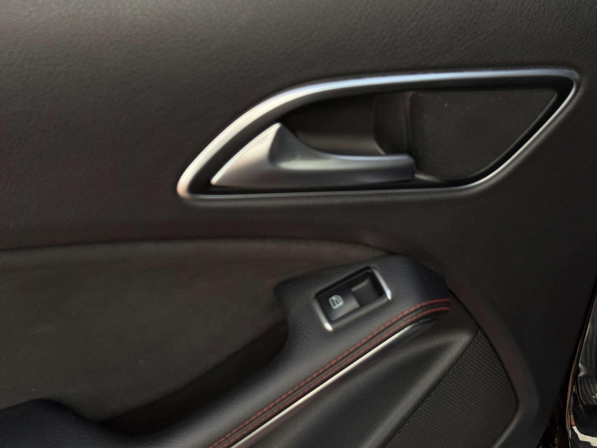 Mercedes-Benz Cla view 33