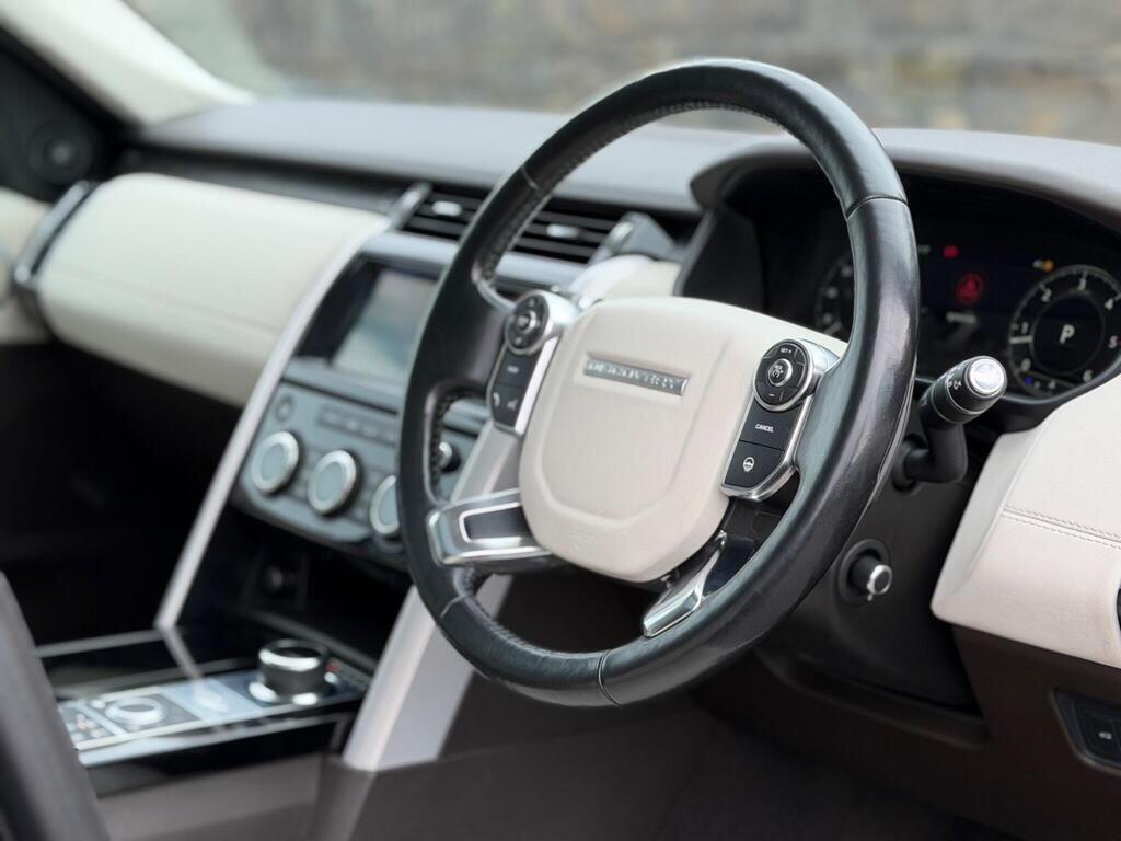Land Rover Discovery view 14
