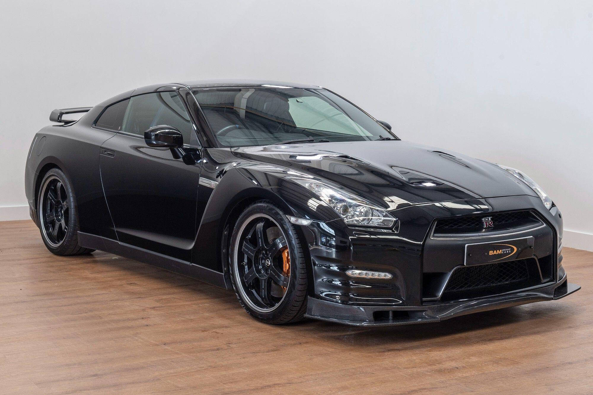 Nissan GT-R main image