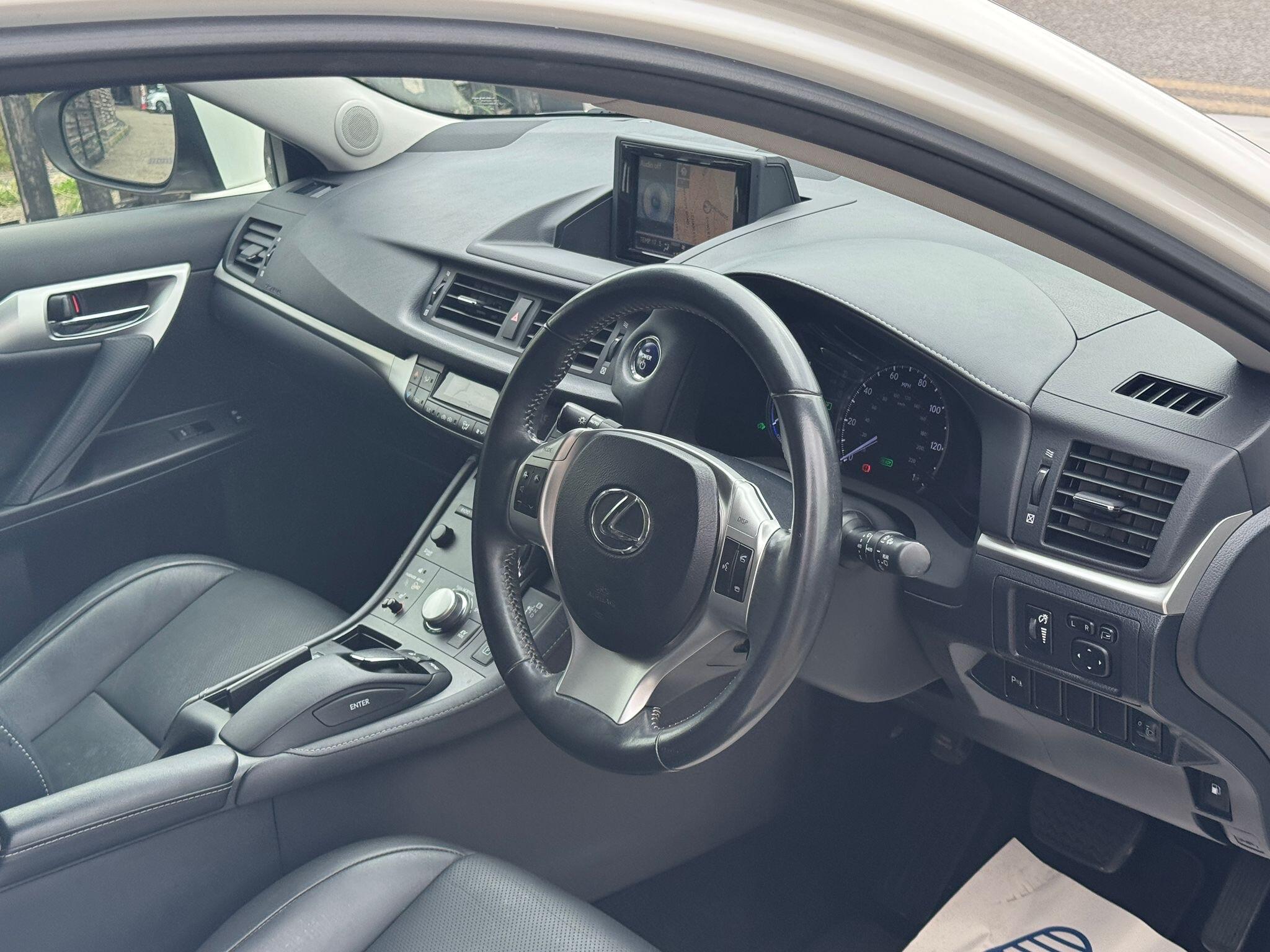 Lexus CT view 23