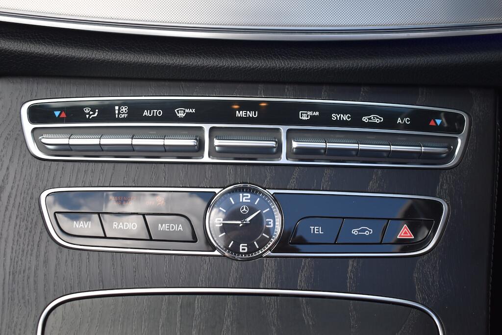 Mercedes-Benz E Class view 61