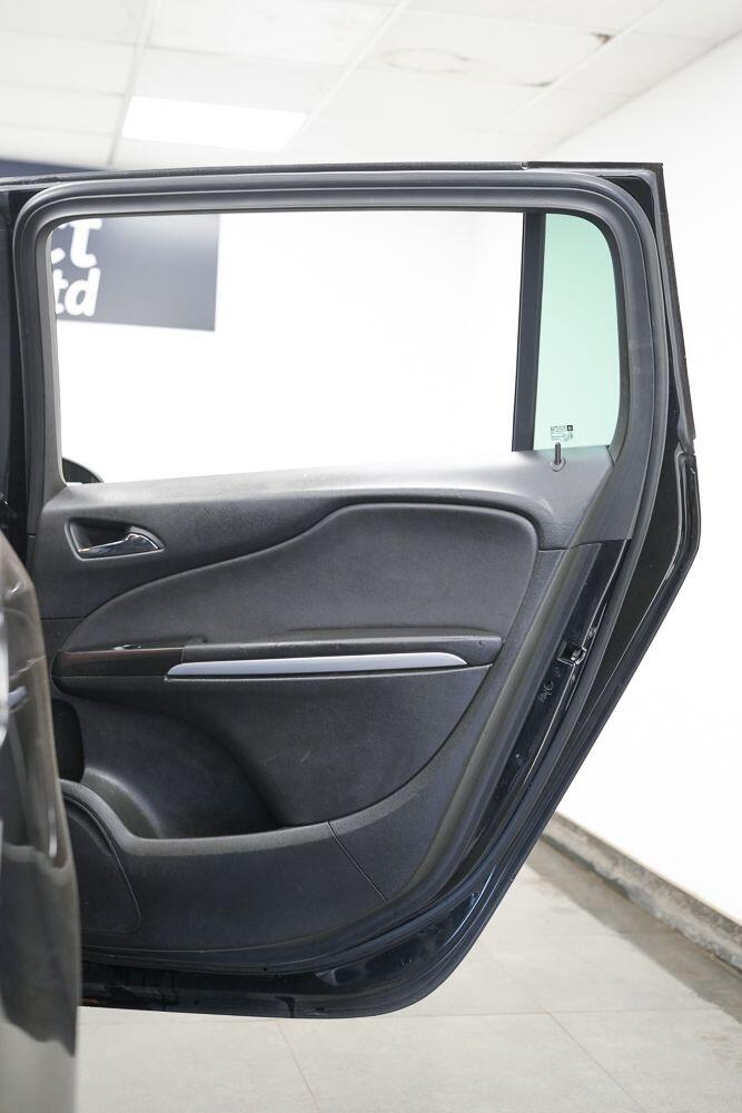 Vauxhall Zafira Tourer view 18