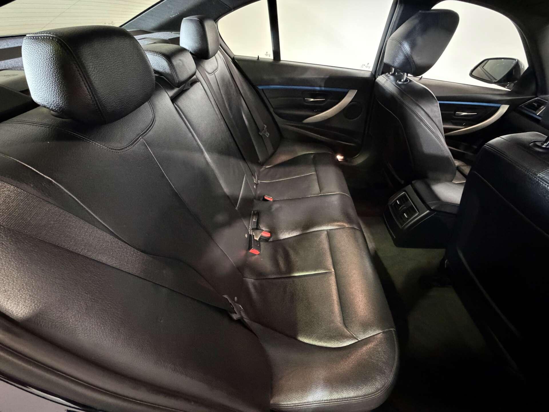 BMW 3 Series view 39