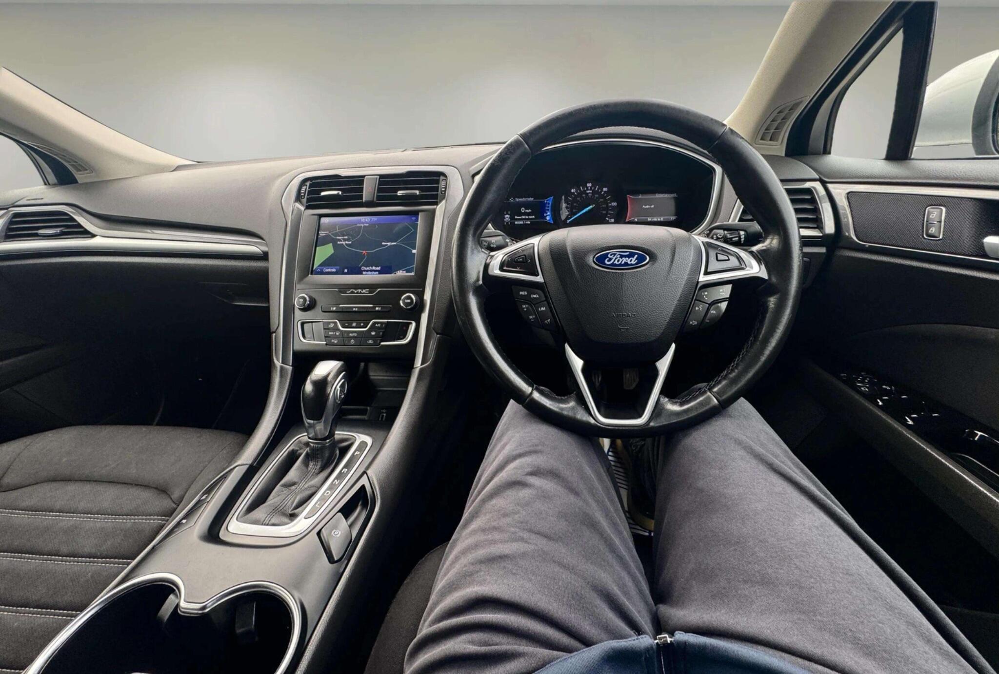 Ford Mondeo view 32
