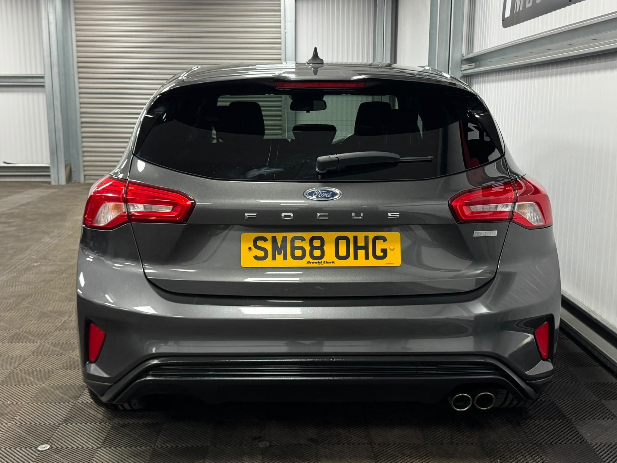 Ford Focus view 12